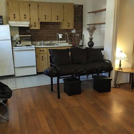 Awesome Cozy 1 Bedroom Coachhouse Торонто Экстерьер фото
