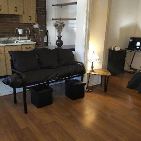 Awesome Cozy 1 Bedroom Coachhouse Торонто Экстерьер фото