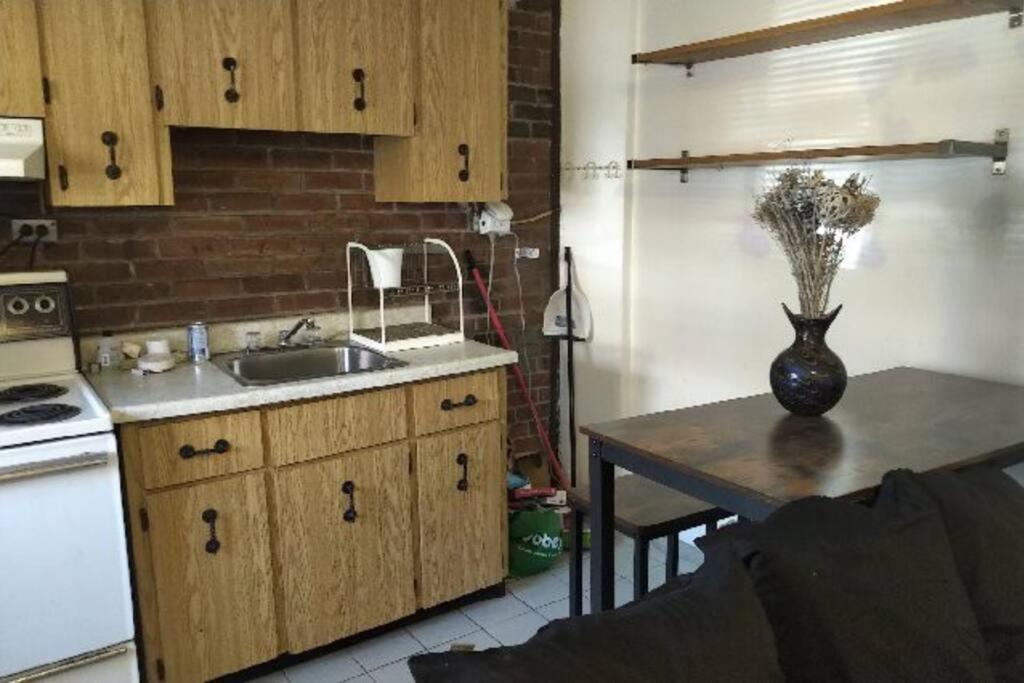 Awesome Cozy 1 Bedroom Coachhouse Торонто Экстерьер фото