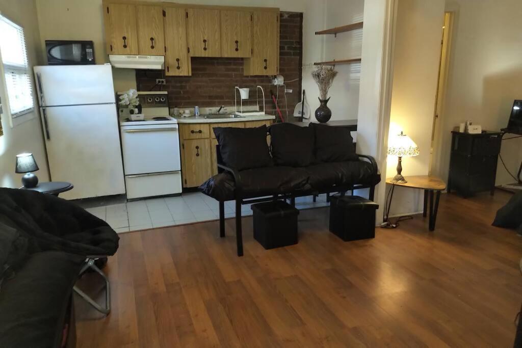 Awesome Cozy 1 Bedroom Coachhouse Торонто Экстерьер фото