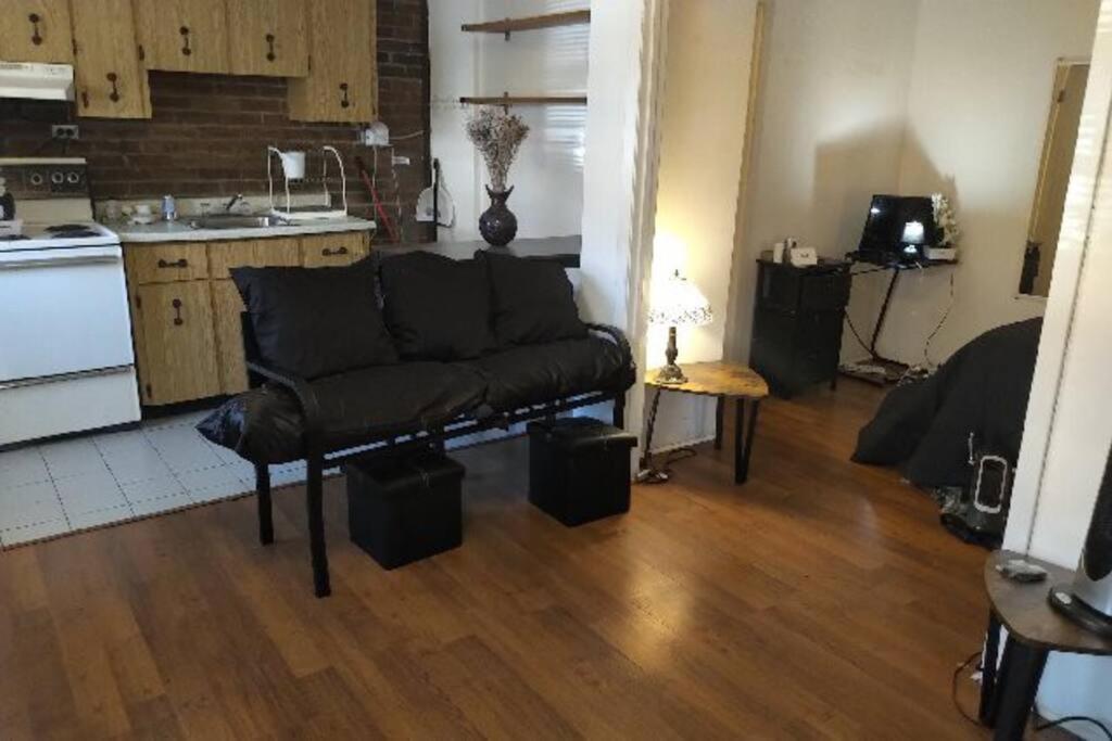 Awesome Cozy 1 Bedroom Coachhouse Торонто Экстерьер фото