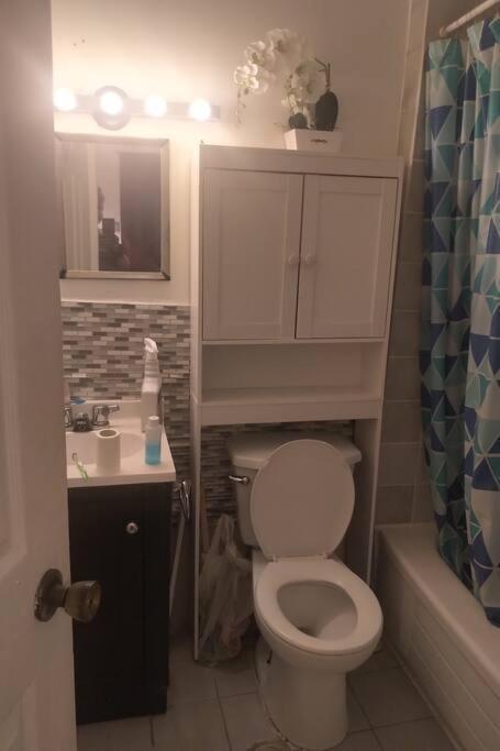 Awesome Cozy 1 Bedroom Coachhouse Торонто Экстерьер фото