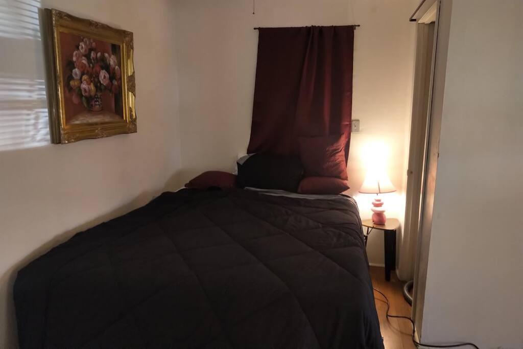 Awesome Cozy 1 Bedroom Coachhouse Торонто Экстерьер фото
